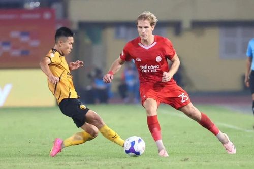 Thể Công Viettel kiên trì bám đuổi ngôi đầu V.League