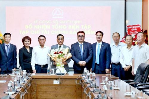 Nhà báo Nguyễn Phong Cầm giữ chức vụ Tổng Biên tập Tạp chí Tài chính Bảo hiểm
