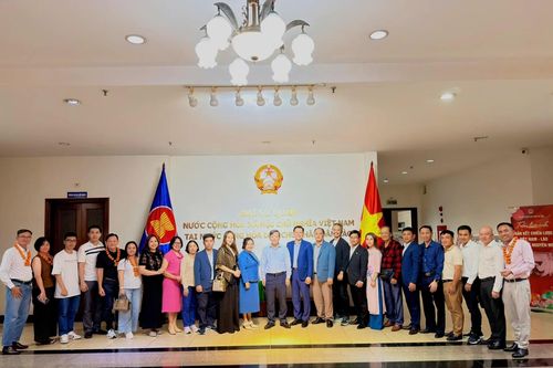 Đoàn công tác HAA và MBC thăm Đại sứ quán Việt Nam tại Lào