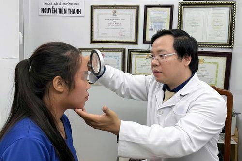 'Hỏng' da mặt vì dùng mỹ phẩm mua online