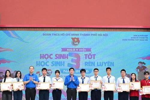 Hà Nội: Tuyên dương 68 'Học sinh 3 rèn luyện', 'Học sinh 3 tốt' tiêu biểu cấp thành phố