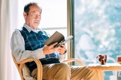 Nhà rộng nhất làng, lương hưu dư dả, cụ ông vẫn có tuổi già bất hạnh: 'Tiền nhiều mà lòng lạnh lẽo'