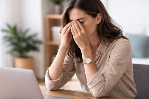Mỏi mắt do dùng màn hình nhiều cần bổ sung vitamin nào?