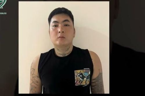 Bị đàn anh chửi, nam thanh niên mang dao dài 41cm xông vào tận nhà chém để 'dằn mặt'
