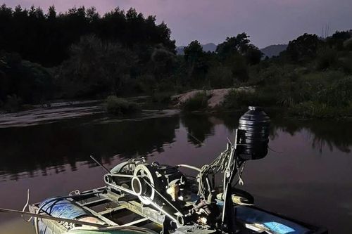 Khánh Hòa: Bắt các đối tượng hút cát trái phép tại địa phương