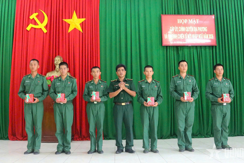 Đơn vị, địa phương, gia đình cùng làm điểm tựa cho chiến sĩ mới