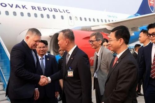 Thủ tướng Slovakia Robert Fico bắt đầu thăm chính thức Việt Nam
