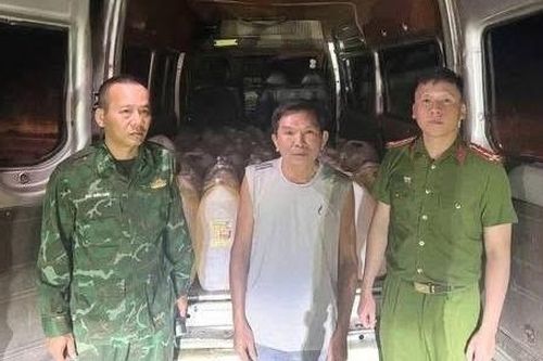 Phát hiện vụ vận chuyển trái phép khoảng 1.500 lít xăng ra khu vực biên giới