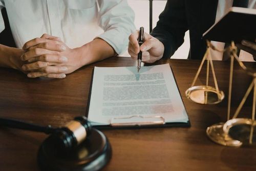 Hà Nội: Lái ô tô chắn lối vào hầm chung cư, người đàn ông bị khởi tố