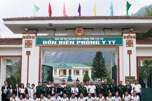 Hành trình Từ Trái Tim: Vượt 'cổng trời' mang sách lên biên cương Y Tý