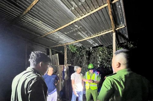 Cảnh sát bao vây điểm hút cát lậu trên sông, tạm giữ 4 phương tiện