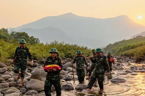 Lật từng tấc đất, tìm đồng đội chưa trở về