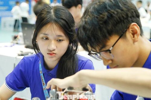 'Kỹ sư tí hon' lập trình giấc mơ cất cánh