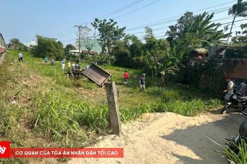 Tàu SE9 va chạm xe công nông ở lối đi tự mở, 1 người tử vong