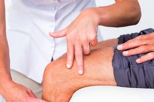 Nhức mỏi xương khớp, xoa rượu ngâm có khỏi?