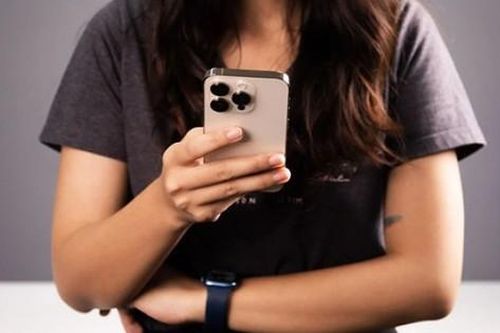 Giá mới của iPhone 14 Pro Max khiến smartphone tầm trung 'khó sống'