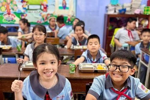 Nhiều trường tiểu học ở Huế kiểm soát chặt nguồn gốc thực phẩm vào bữa ăn bán trú