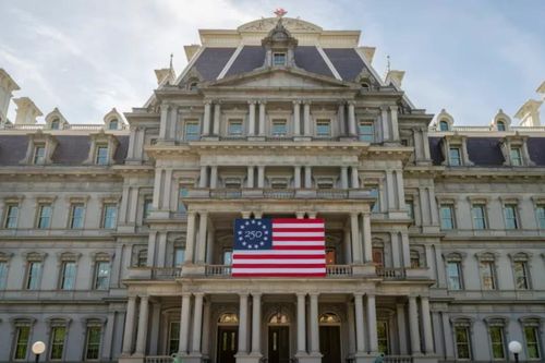 Ông Trump muốn phủ 'sơn ma thuật' lên tòa nhà văn phòng của Nhà Trắng, các chuyên gia cảnh báo