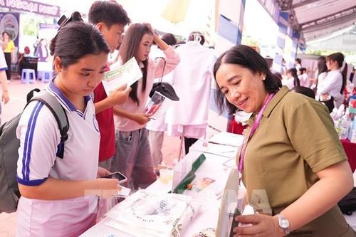 Vĩnh Long: Hơn 3.000 học sinh săn cơ hội việc làm AI và quốc tế