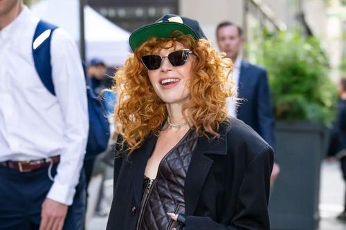 Nữ diễn viên Natasha Lyonne lên tiếng sau khi bị mời khỏi máy bay vì hành vi bất thường