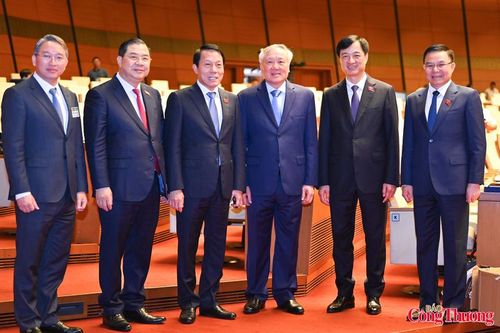 Một số hình ảnh của Bộ trưởng Lê Mạnh Hùng tại Kỳ họp thứ nhất, Quốc hội khóa XVI
