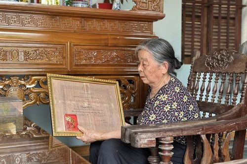 'Di sản' thầm lặng bên cầu Hàm Rồng