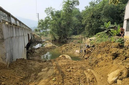 Cấp nước trở lại cho cánh đồng lúa thôn Tân Thành sau phản ánh của Báo và Phát thanh, truyền hình Thanh Hóa