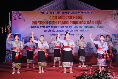 Mường Luân giao lưu văn nghệ, trình diễn trang phục các dân tộc