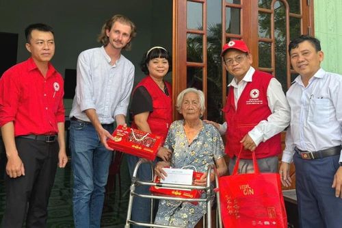 Gia Lai: Thăm, tặng quà cho 16 Mẹ Việt Nam anh hùng