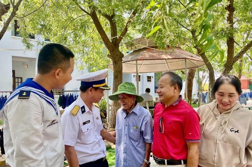Bộ Tư lệnh Vùng 4 Hải quân đón tiếp thân nhân thăm chiến sĩ mới nhập ngũ năm 2026