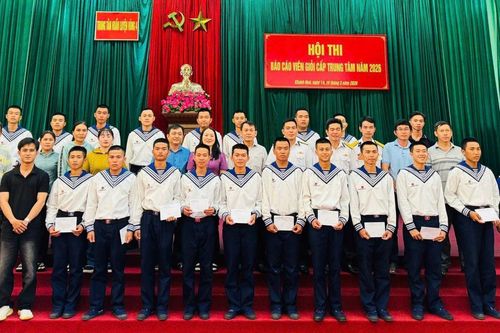 Phường Ninh Chử thăm, động viên chiến sĩ mới nhập ngũ năm 2026