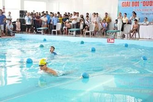 Hơn 400 kình ngư nhí tranh tài tại Giải bơi 'Đường đua xanh'
