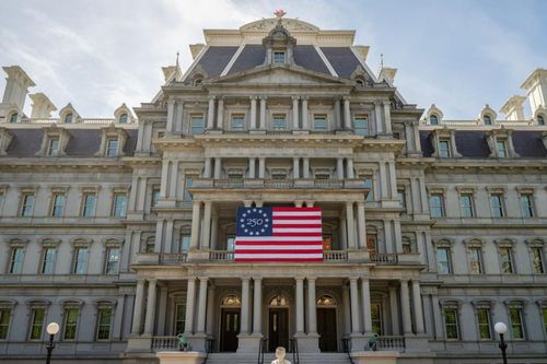 Ông Trump muốn phủ 'sơn ma thuật' tòa nhà văn phòng Eisenhower