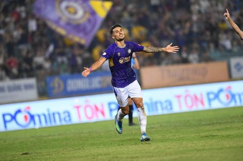 V-League: Hoàng Hên ghi bàn và kiến tạo giúp Hà Nội FC đánh bại Hà Tĩnh