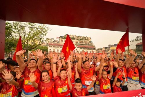 Hơn 1000 vận động viên tham gia Giải chạy 'Nâng bước trí tuệ'