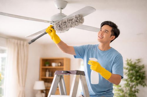 Mẹo vệ sinh quạt trần an toàn, sạch bong như mới