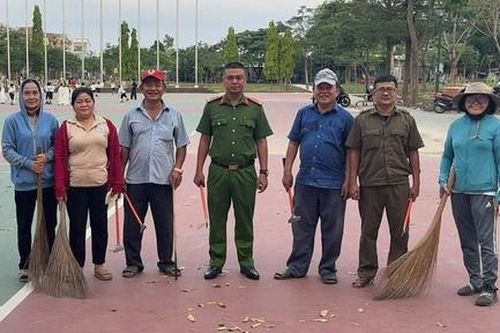 Công an phường Bình Tân ra quân lập lại trật tự đô thị, xây dựng thành phố văn minh, an toàn