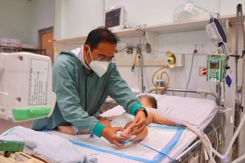 Trẻ mắc tay chân miệng tăng cao, nhiều ca nguy kịch do chủng EV71