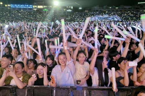 Choáng ngợp cảnh tượng hơn 50.000 người dự hòa nhạc 'Thanh âm kỷ nguyên mới'