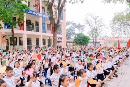 Ngôi trường hạnh phúc bên dòng sông Đuống