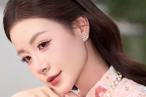 Mỹ nhân phim VTV biến hình ngoạn mục: Tuần trước sắp sinh, tuần sau thi Hoa hậu