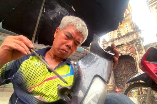 'Vá' ký ức bằng lửa than ở Chùa Bộc