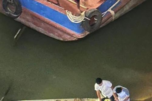 Khen thưởng người đàn ông cứu người trên sông Lam