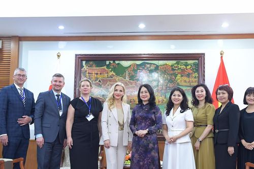 Bộ trưởng Bộ VHTTDL Lâm Thị Phương Thanh tiếp và làm việc với Bộ trưởng Bộ Văn hóa Slovakia