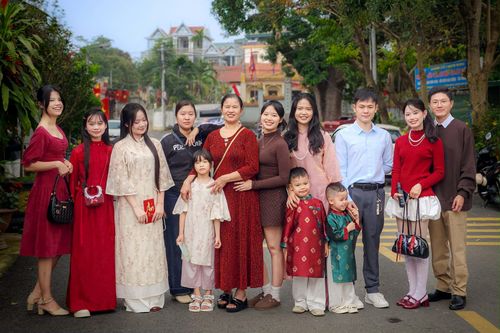 Cô gái bí mật bay từ Mỹ về ăn Tết, gia đình vỡ òa khi thấy con sau hơn 1 năm