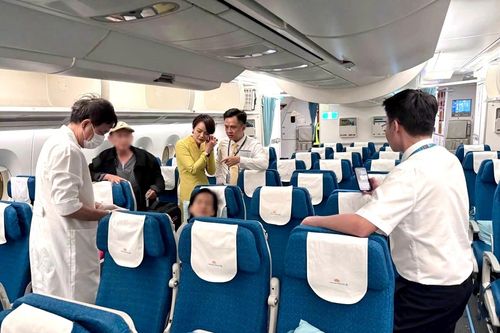 Cấp cứu hành khách bất tỉnh trên chuyến bay từ Mỹ về Việt Nam