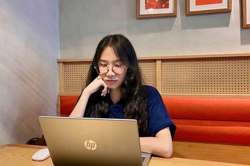Người trẻ với áp lực 'phải rực rỡ'