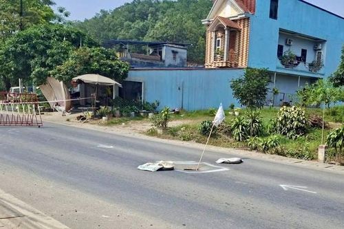 Hố sụt án ngữ giữa lòng đường, Thái Nguyên lập rào phong tỏa