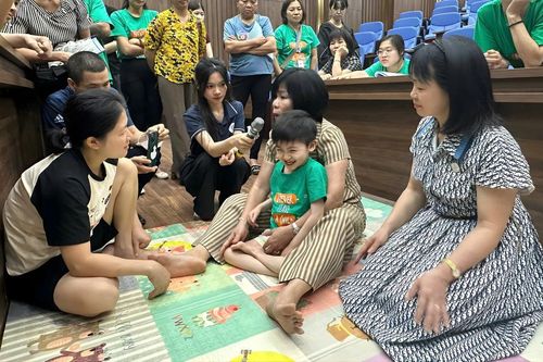 Hành trình 'Thoát khỏi sàn nhà': Khi tình yêu thương đồng hành cùng tri thức và hy vọng