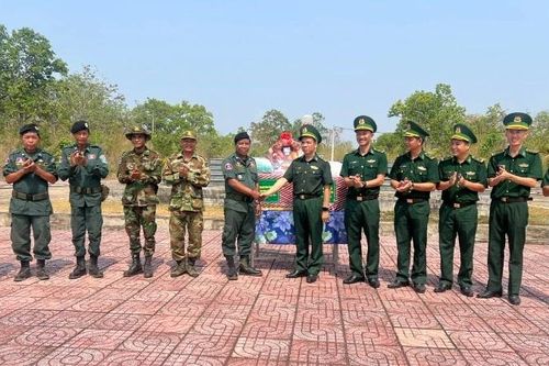 Bộ đội Biên phòng tỉnh Đắk Lắk chúc Tết Chôl Chnăm Thmây lực lượng bảo vệ biên giới Campuchia